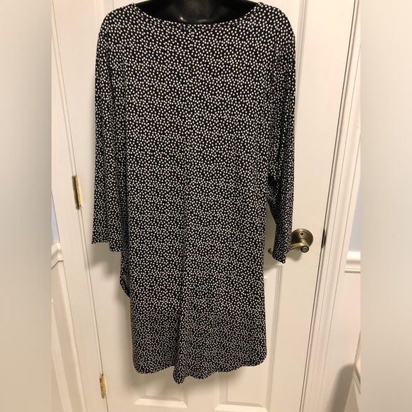 Lane Bryant high/low tunic. 2X (18-20) 3/4 sleeves. Rounded bottom. - Picture 7 of 9
